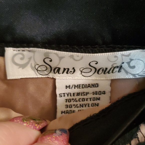 Sans Souci high waisted shorts - Picture 3 of 4